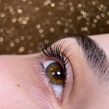 Ламінування вій з фарбуванням