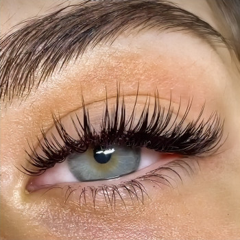 Нарощування вій