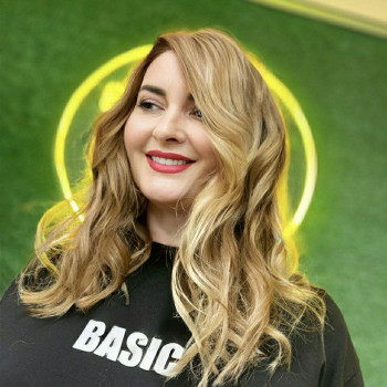 Складні фарбування волосся
                    Салон краси Beauty Bar Чернігів