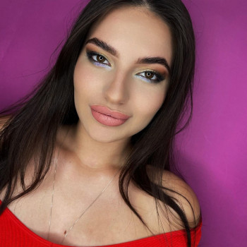 Професійний макіяж на будь-який смак

 
 