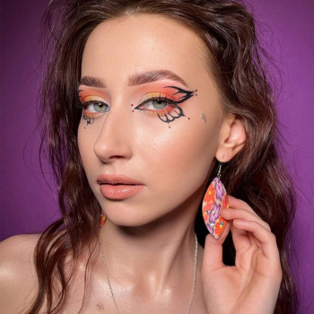 Професійний макіяж на будь-який смак

 
 