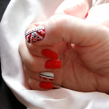 Червоний манікюр осінь патріотичний, фото - Майстер манікюру Вікторія Кузьменко