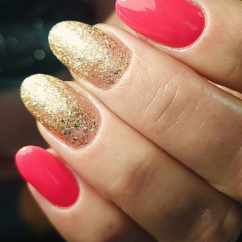 Розовый маникюр с золотом, фото - Мастер маникюра Вероніка Мелешко