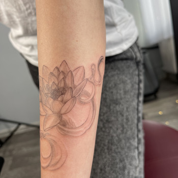 Тату Тату на руці, #татулотос # татуквіти #харківтату #татухарків #st_tattoo_kh, фото -  