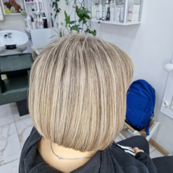 Мелірування волосся
                    Салон красоты En Ajoure Киев