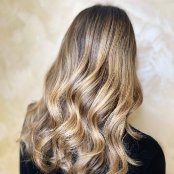 Балаяж від професійного колориста в салоні
                    Салон краси Олива Івано-Франківськ