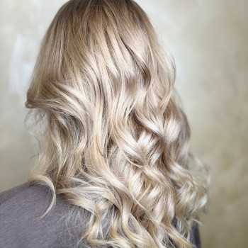 Фарбування в техніці аір тач у салоні краси
                    Салон красоты Олива Ивано-Франковск