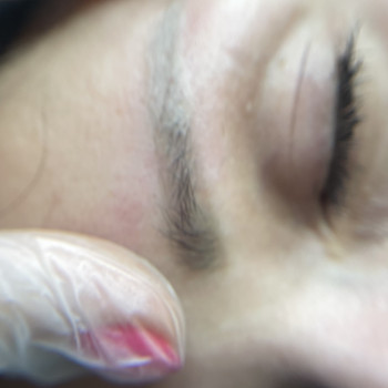 Кінчик вже пропрацьовано ремувером, головка ще ні