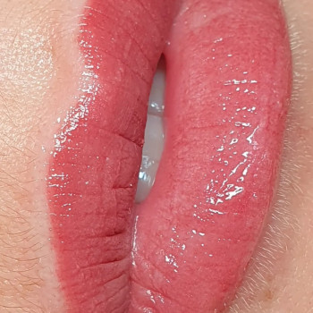 Акварельні губи