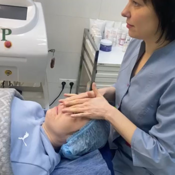 Доглядова програма з чисткою для різних типів шкіри (обличчя - шия - декольте)
                    Косметолог  Киев