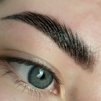 Ламінування бровок
                    Візажист Оксана Дніпро