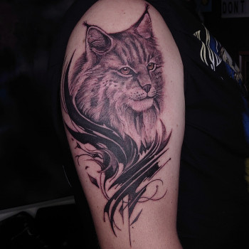 Тату Рись для військового 💛 💙 по індивідуальному ескізу. Один сеанс 3 годин, фото - Тату майстер Альона Iванник