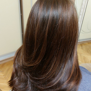 Сложное окрашивание волос, женская стрижка, омбре, колорирование, рельефное окрашивание