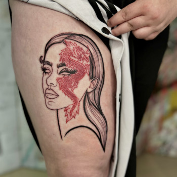 Тату дівчина на стегні девушка, фото - Тату майстер Анастасія Тітарчук