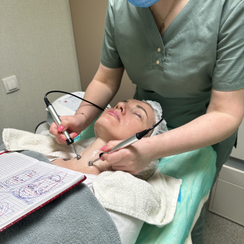 Мікротокова терапія
                    Врач-косметолог Марина Черкассы