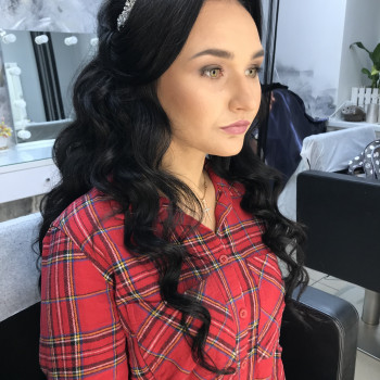 Зачіска та макіяж