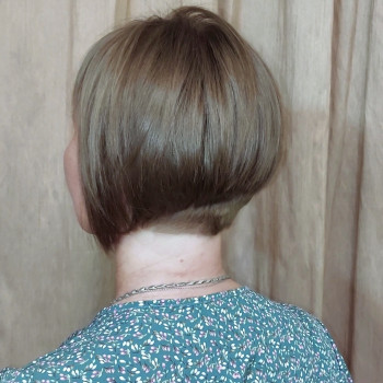 Стрижка боб каре , каре на ножке #женскаястрижка #бобкаре #каре градуированное каре, фото - Перукар Клавдия Васютина