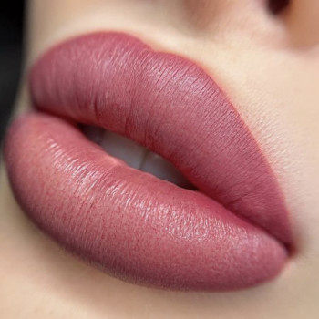 Перманентный макияж губ
                    Мастер перманентного макияжа Ирина Полтава