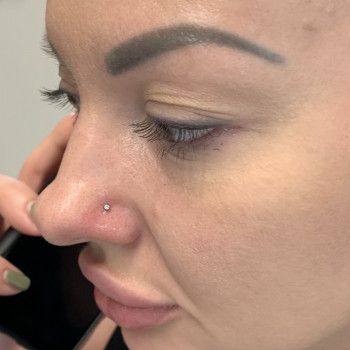 Пірсинг крила носа