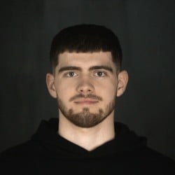 Старший барбер Іван