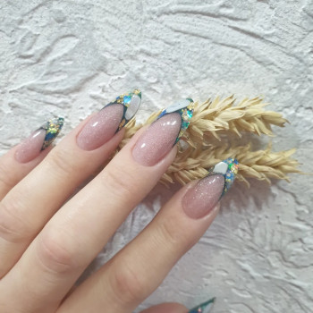 Викладний френч
                    Мастер маникюра Анна Кропивницкий