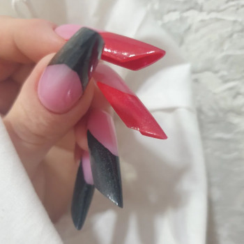 Моделювання нігтів
                    Майстер манікюру Анна Кропивницький