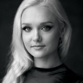 Портретна фотосесія у студії в Івано-Франківську 
 
 
 