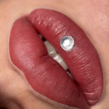 Перманентный макияж губ
                    Бровіст Олена Олександрія