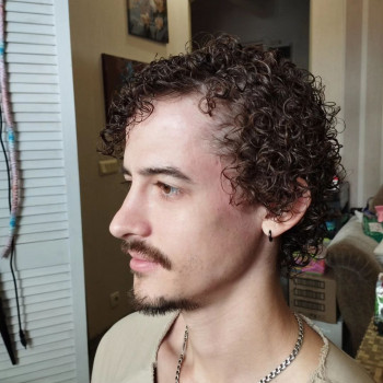 Мужская завивка волос. Биозавивка для мужчин. Мужская химия
                    Жіночий перукар Ирина Київ