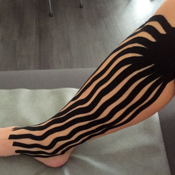 Тейпування тіла
                    Масажист Іван Львів