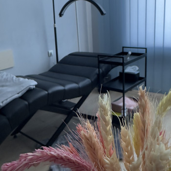 Оренда столу для візажистів/стилістів
                    Салон краси beauty the OK Київ