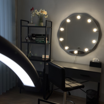 Оренда столу для візажистів/стилістів
                    Салон краси beauty the OK Київ