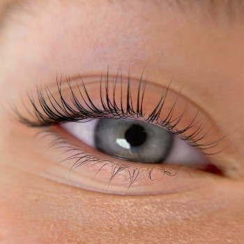 Ламинирование ресниц
                    Перукар-візажист Кристина Одеса