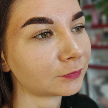 Фарбування та корекція брів