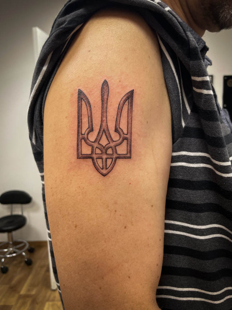 Для хлопців на руці плечі, фото - Тату салон Alpha Tattoo Studio