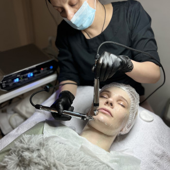 Мікротокова терапія на апараті-T Alvi Prague
                    Косметолог-эстетист Татьяна Днепр