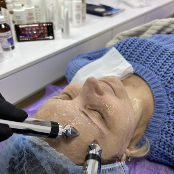 Мікротокова терапія на апараті-T Alvi Prague
                    Косметолог-эстетист Татьяна Днепр