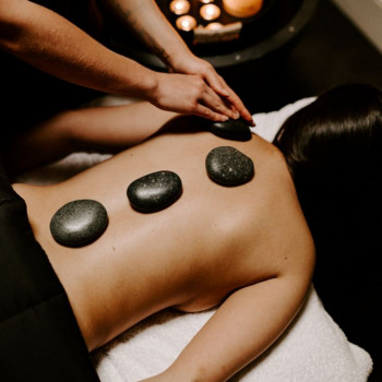 Стоун масаж,масаж гарячим камінням