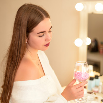 Фарбування брів хною