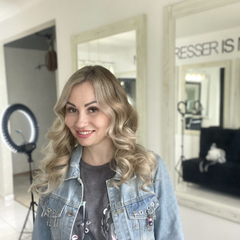 Окрашивание волос
                    Перукар Оля Кривий Ріг