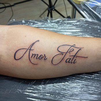 напис, тату amor fati, тату напис латиною
