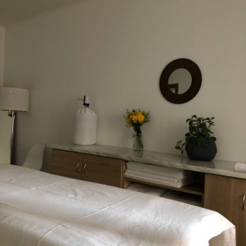 Масаж обличчя - це не лише процедура догляду, але й доторк до внутрішньої гармонії та спокою

Чекаєм...