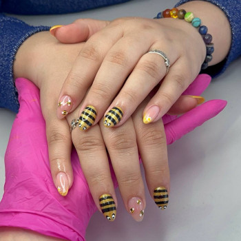 Манікюр
                    Косметолог Виктория Київ