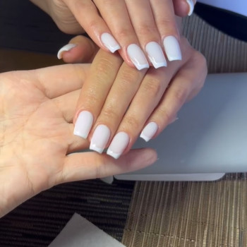 Манікюр
                    Косметолог Виктория Київ