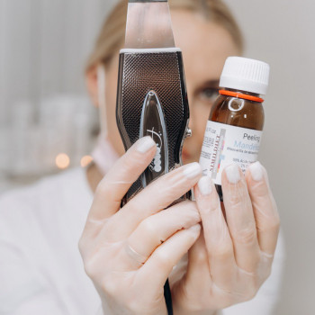 ЧИСТКА ОБЛИЧЧЯ - перша базова процедура, з якої потрібно починати знайомство з косметологом