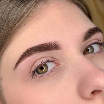 Моделювання та фарбування брів
                    Мастер перманентного макияжа Александра Кривой Рог