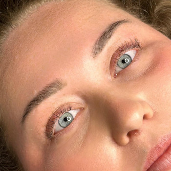 Фарбування вій
                    Мастер перманентного макияжа Александра Кривой Рог