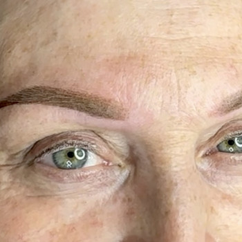 Перманентний макіяж на віковій шкірі .Одна процедура.Натуральний ефект.-