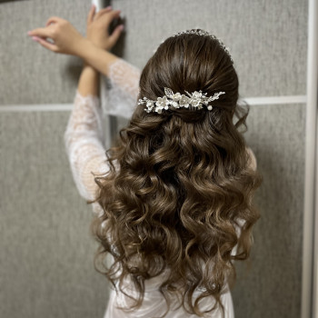 зачіски/вкладання  і макіяж
                    Перукар-візажист Натали Київ