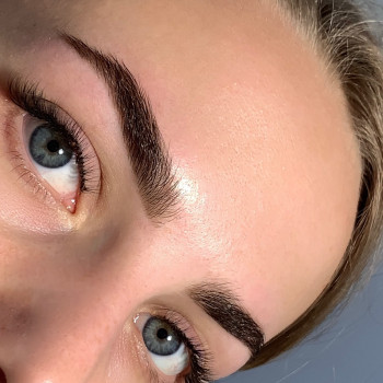 ФАРБУВАННЯ/ЛАМІНУВАННЯ БРІВ та ВІЙ
                    Бровист Анна Борисполь